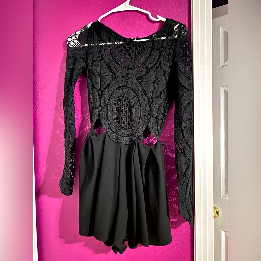 From the brand Angl…Super fun and flirty Romper Dress.